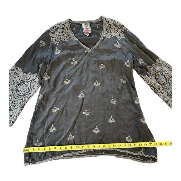 Johnny Was Blouse Womens Small Gray Embroidered Boho Bell Sleeve V-Neck Tunic - Picture 4 of 9